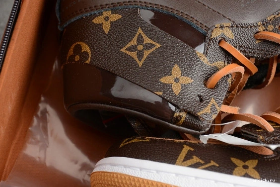 Rep EP (WITH AQ0818-158 O-W 1 JORDAN AIR CASE) AQ0818-158 -LouiV 1228